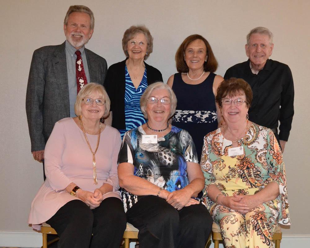 Standing - 杰里 Reinertson, Gloria (Matranga Browner) Radmore, Joyce (Holsten) Brown, 约翰 Bernstein; Seated - Juanita (Buehner) Kuehn, Jeanice (Krage) Tipps, Ede (Carter) Stratton